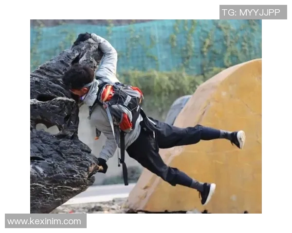 在逆境中坚守信念Hero坦然展现勇气与智慧的真实故事