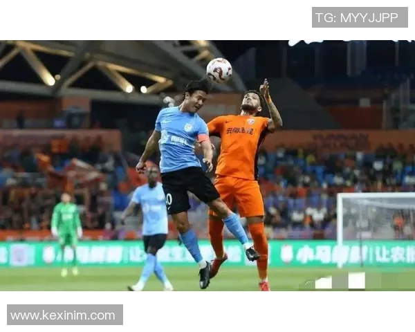 曼佐基头球破门助力大连英博迎来关键胜利展现强大团队精神