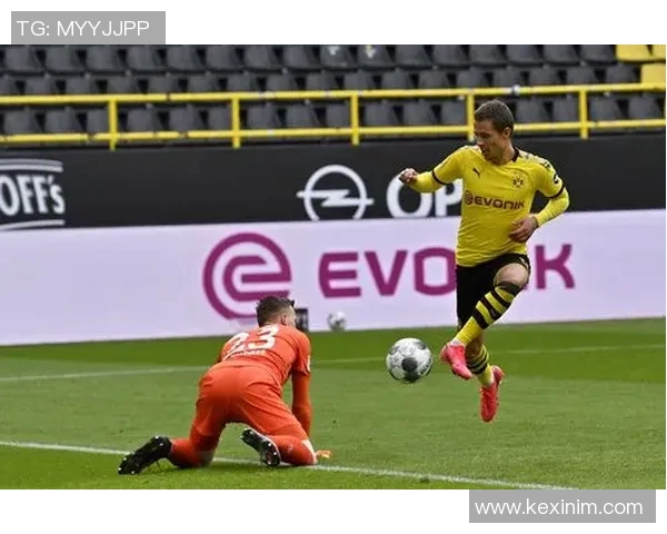 沙尔克04主场告负,多特蒙德腾飞领跑德甲! 沙尔克04主场告负,多特蒙德腾飞领跑德甲!